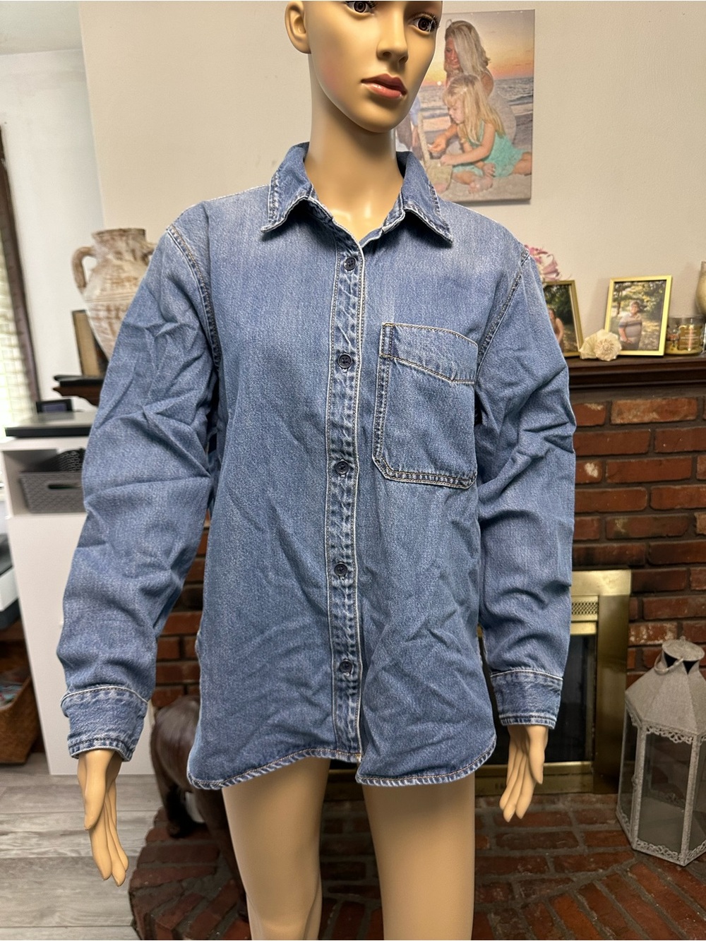 Universal Thread Medium Wash Blue Relaxed Denim Shirt -medium
